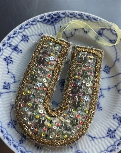 Sissel Edelbo - Alphabet Ornament - U